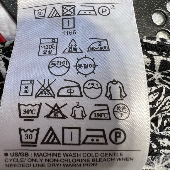 Banana Republic Black & White Diamond Pattern Shorts, Size 0 - Picture 9 of 10